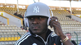 Думбья между Москвой и Лондоном, "Милан" переключится на Гарая