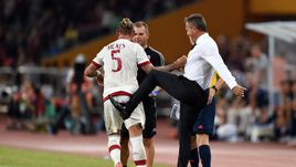 Михайлович победил Манчини.  Ван Гал обыграл Луиса Энрике