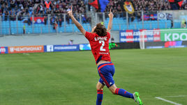 Защитник ЦСКА МАРИУ ФЕРНАНДЕС празднует забитый гол в ворота