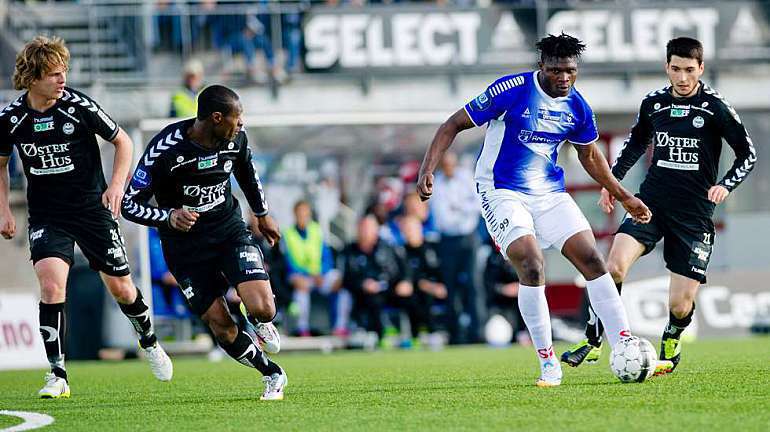 ЦСКА пока безуспешно пытается заполучить форварда Аарона ОЛАНАРЕ (с мячом).