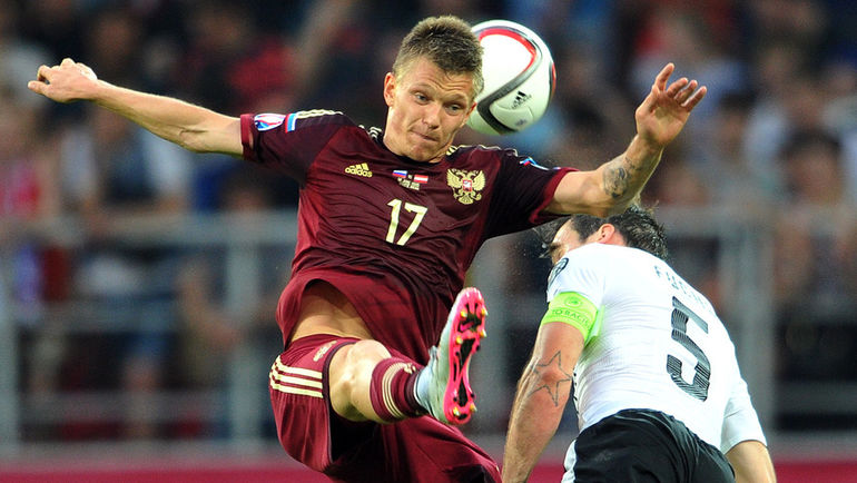 14 июня. Москва. Россия - Австрия - 0:1. В игре Олег ШАТОВ (№ 17). Фото Александр ФЕДОРОВ,