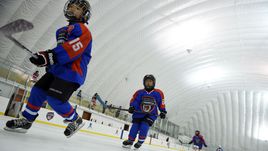 В Поднебесной активно работают с юными хоккеистами.