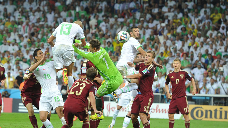 26 июня 2014 года. Куритиба. Чемпионат мира. Алжир - Россия - 1:1. 60-я минута. Форвард Ислам СЛИМАНИ (№ 13), играющий сейчас в