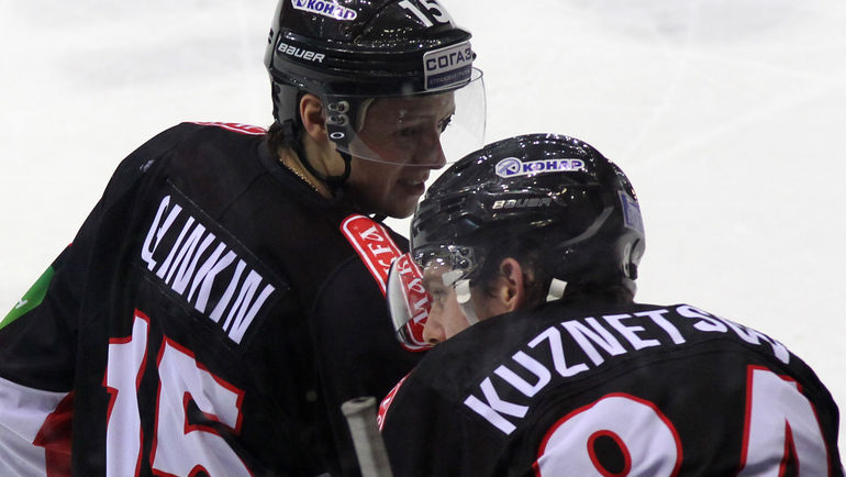 2013 год. Антон ГЛИНКИН (№15) и Евгений КУЗНЕЦОВ. Фото Игорь ЗОЛОТАРЕВ