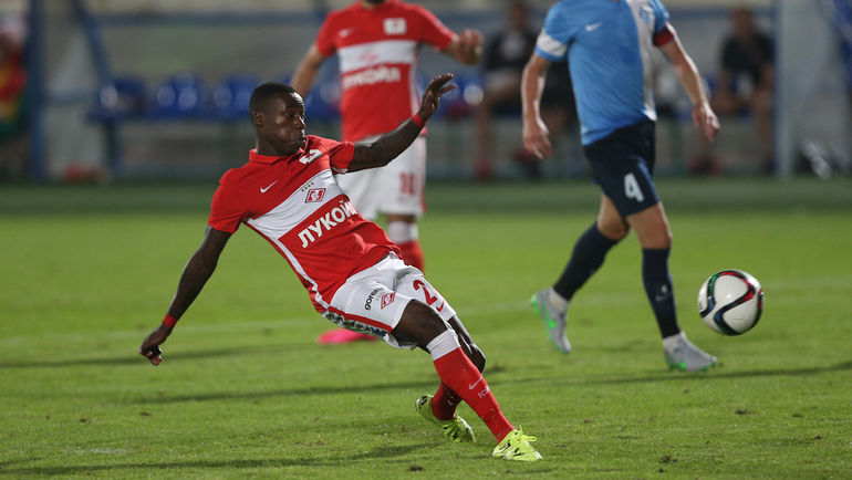 Квинси ПРОМЕС оформляет дубль в самарском матче. Фото Андрей СТУПНИКОВ, ФК