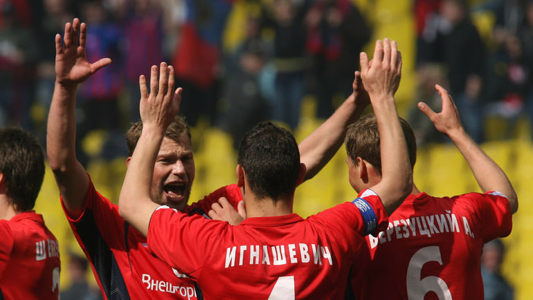 Василий БЕРЕЗУЦКИЙ, Сергей ИГНАШЕВИЧ и Алексей БЕРЕЗУЦКИЙ. Кажется, они в ЦСКА уже целую вечность. Фото Александр ФЕДОРОВ,