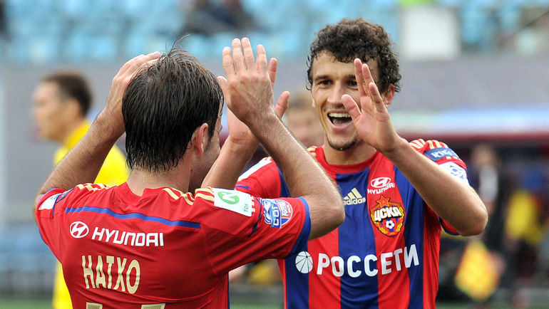 Бибрас НАТХО и Роман ЕРЕМЕНКО за короткое время стали сердцем армейской команды. Фото Алексей ИВАНОВ,