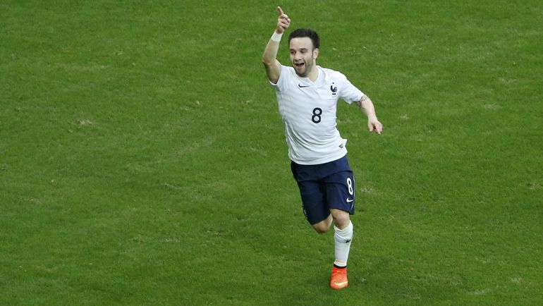 Матье ВАЛЬБУЭНА по-прежнему мечтает выходить на поле в каждом матче сборной Франции. Фото REUTERS