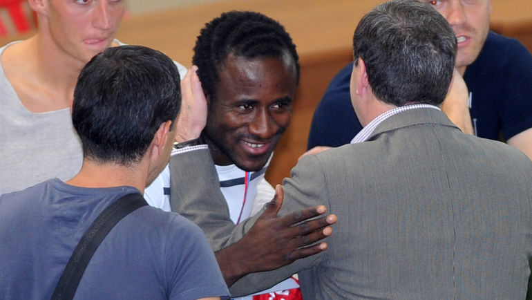 Евгений ГИНЕР вернул Сейду ДУМБЬЯ. Фото Алексей ИВАНОВ,