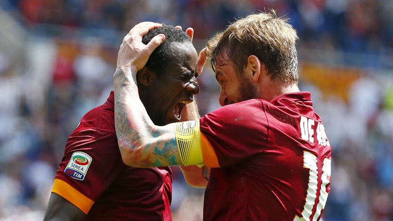 Сейду ДУМБЬЯ и Даниэле ДЕ РОССИ. Фото AFP