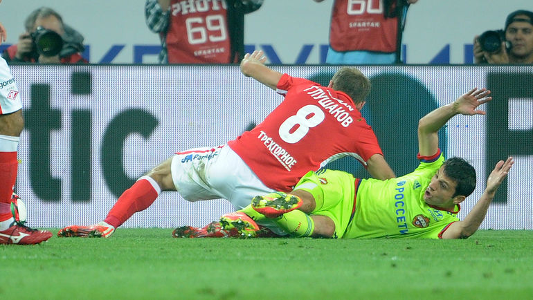 Денис ГЛУШАКОВ против Алана ДЗАГОЕВА. Фото Алексей ИВАНОВ,