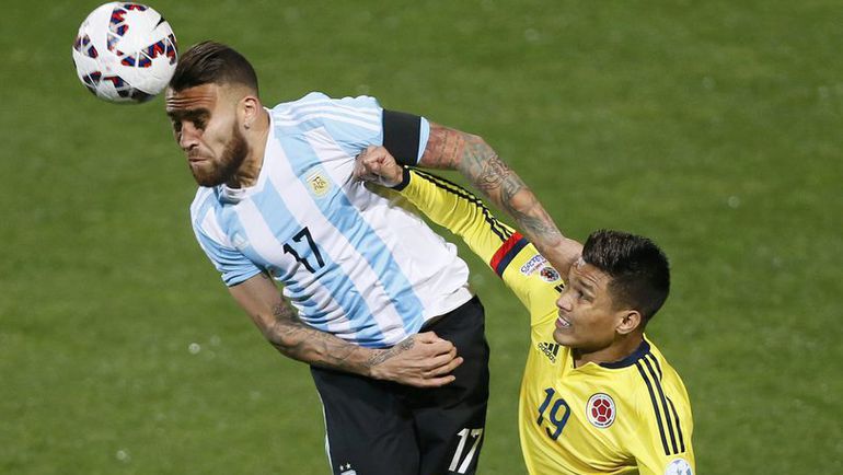 Защитник сборной Аргентины Николас ОТАМЕНДИ в ближайшее время должен переехать в Англию. Фото REUTERS