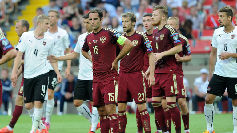 14 июня. Москва. Россия - Австрия - 0:1. Получат ли Роман ШИРОКОВ, Дмитрий КОМБАРОВ и Иван НОВОСЕЛЬЦЕВ (слева направо) шанс исправиться за провальный матч с Австрией? Фото Никита УСПЕНСКИЙ,