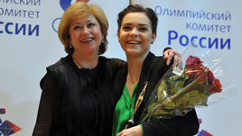 Елена БУЯНОВА и Аделина СОТНИКОВА.