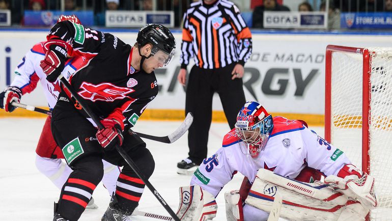 Владимир СОБОТКА (слева). Фото photo.khl.ru