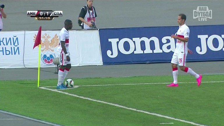 Квинси ПРОМЕС разыгрывает угловой... Фото НТВ-плюс