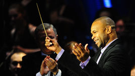 17 декабря 2012. Москва. Рой ДЖОНС музицирует в