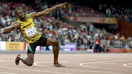 Четверг. Пекин. Усэйн БОЛТ радуется золоту.