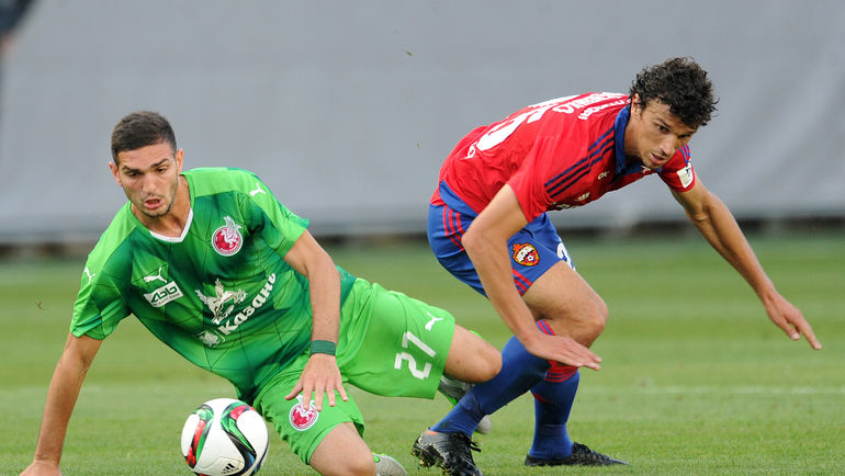 Магомед ОЗДОЕВ (слева) пока не собирается переходить из