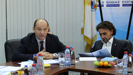 Президент РФПЛ Сергей ПРЯДКИН (слева) и гендиректор ЦСКА Роман БАБАЕВ.