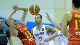 5 августа. Новогорск. Россия - Китай - 96:88. Сергей МОНЯ (12) - один из главных ветеранов российской команды.