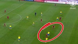 Сегодня. Москва. Тушино. Россия - Швеция. 8-я минута. Спорный момент с офсайдом Романа ШИРОКОВА.