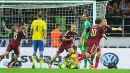 Суббота. Москва. Тушино. Россия - Швеция - 1:0. 38-я минута. Победный гол Артема ДЗЮБЫ (крайний справа).