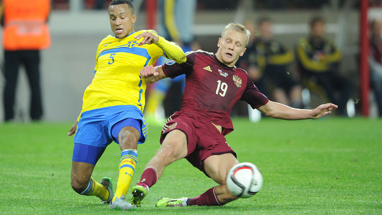 5 сентября, Москва. Россия-Швеция – 1:0. Голевой пас Игоря СМОЛЬНИКОВА. Фото Алексей ИВАНОВ,