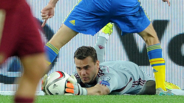 Суббота. Москва. Тушино. Россия – Швеция – 1:0. Один из сэйвов Игоря АКИНФЕЕВА. Фото Алексей ИВАНОВ,