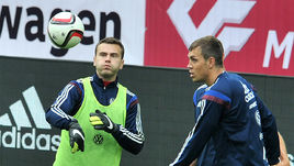 Игорь АКИНФЕЕВ (слева) в воскресенье остался в отеле.