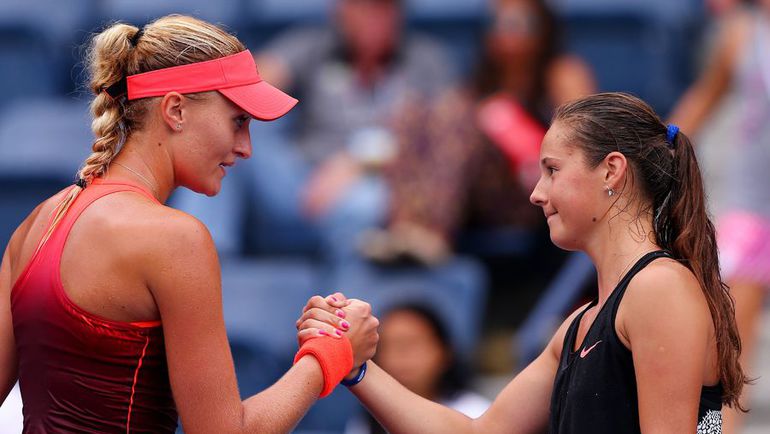 Кристина МЛАДЕНОВИЧ (слева) уже обыграла в Нью-Йорке двух россиянок - Светлана Кузнецову и Дарью КАСАТКИНУ. Фото AFP