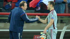 Суббота. Москва. Тушино. Россия – Швеция – 1:0. Леонид СЛУЦКИЙ и Игорь АКИНФЕЕВ.