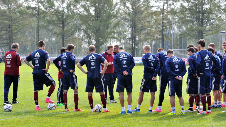 Сборная перед началом тренировки. Фото Алексей ИВАНОВ,