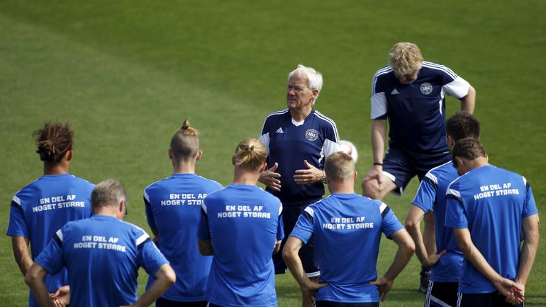 Мортен ОЛЬСЕН и его команда. Фото REUTERS