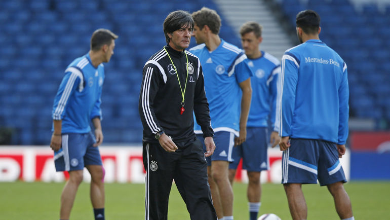 Йоахим ЛЕВ на тренировке сборной Германии в Глазго. Фото REUTERS