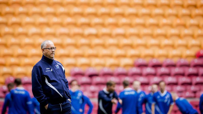 Ларс ЛАГЕРБЕК и его команда. Фото AFP