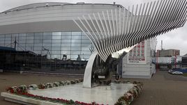 Мемориал "Хоккейное Братство" на площади перед УКРК "Арена-2000 - Локомотив".