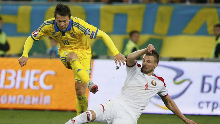 Сборная Белоруссии Игоря ШИТОВА (справа) не остановила украинцев во главе с Евгением КОНОПЛЯНКОЙ - 1:3 во Львове. Фото REUTERS