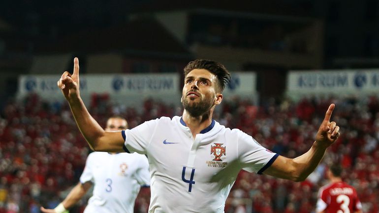 Понедельник. Эльбасан. Албания - Португалия - 0:1. 90+2-я минута. Автор победного гола Мигел ВЕЛОЗУ. Фото AFP