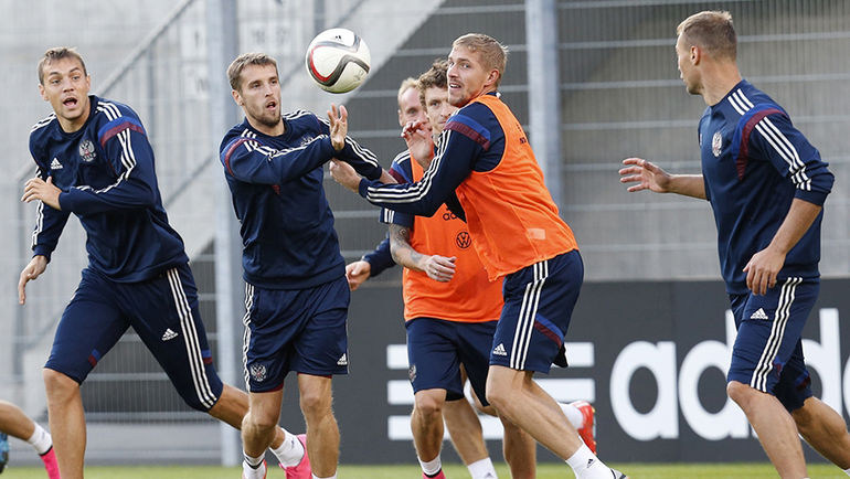 Вчера. Вадуц. Последняя тренировка сборной России перед матчем с Лихтенштейном. Фото Константин РЫБИН, РФС