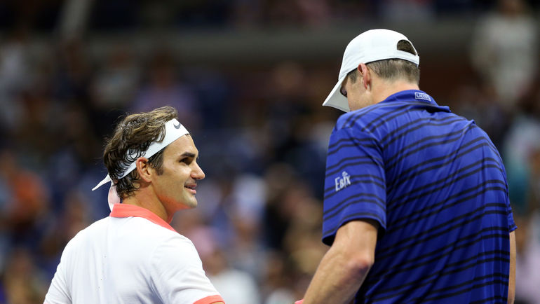 Понедельник. Нью-Йорк. Роджер ФЕДЕРЕР и Джон ИЗНЕР. Фото REUTERS