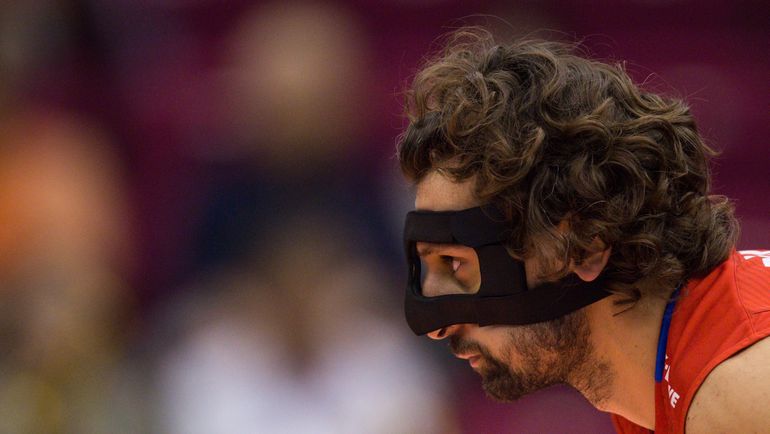 Сегодня. Хамамцу. Россия - Венесуэла - 3:0. Александр БУТЬКО играет в черной маске. Фото fivb.org