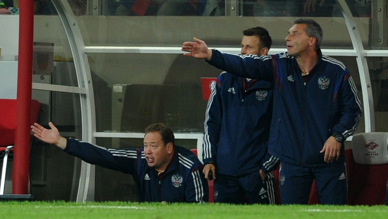 5 сентября. Москва. Тушино. Россия – Швеция – 1:0. Леонид СЛУЦКИЙ, Сергей СЕМАК и Сергей ОВЧИННИКОВ. Фото Никита УСПЕНСКИЙ,