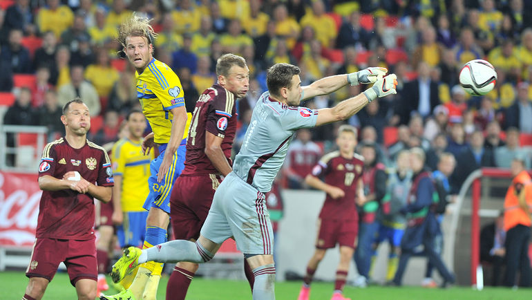 5 сентября. Москва. Тушино. Россия - Швеция - 1:0. Сергей ИГНАШЕВИЧ, Василий БЕРЕЗУЦКИЙ и Игорь АКИНФЕЕВ. Фото Алексей ИВАНОВ,