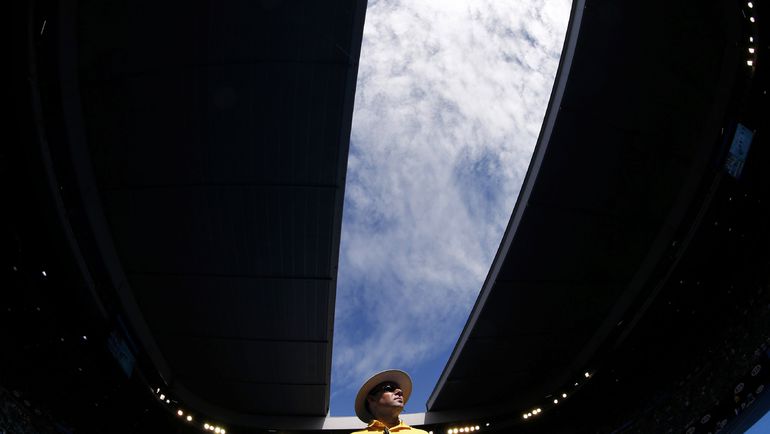 Крыша на арене Рода Лэйвера в