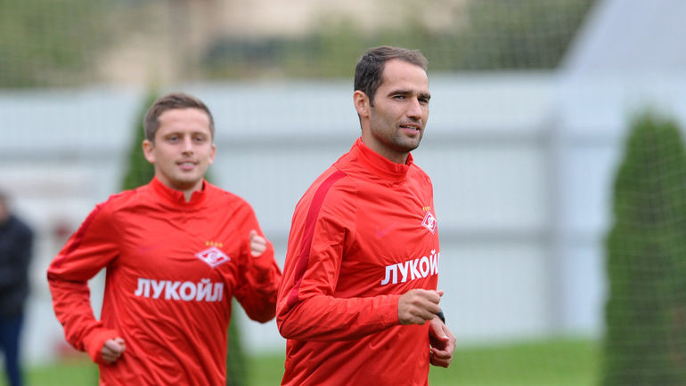 Сегодня. Тарасовка. Роман ШИРОКОВ (справа) и Джано АНАНИДЗЕ тренировались отдельно от партнеров перед матчем с