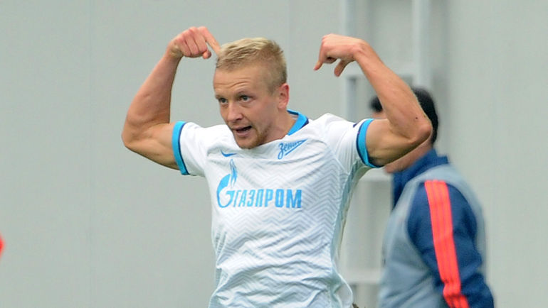 88-я минута. Игорь СМОЛЬНИКОВ принес ничью