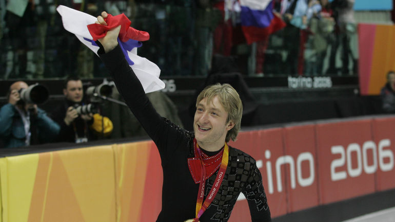 16 февраля 2006 года. Турин. Евгений ПЛЮЩЕНКО с золотой олимпийской медалью. Фото Александр ВИЛЬФ