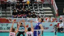 В атаке Дмитрий МУСЭРСКИЙ.