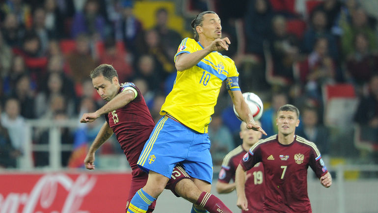 Игорь ДЕНИСОВ (№7) может страховать вовсе не Романа ШИРОКОВА. Фото Алексей ИВАНОВ,